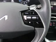 Kia Niro EV Light Edition 64.8 kWh | Airco | Cruise | Navi | Camera | PDC | 17' LM | All season banden | 17% bijtelling |