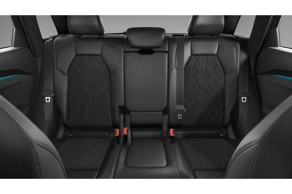 Audi Q5 2.0 TFSI e-hybrid quattro S edition Competition 367 PK · Glazen panoramadak · Tech pro · B&O premium 3D
