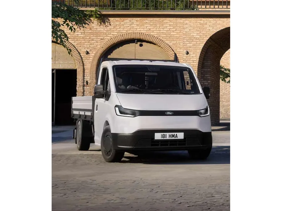 Ford Transit City 330 GB Trend L2H2 56 kWh 150 pk FWD | 12,3 scherm met apple car play & android auto | Adaptive cruise control | Parkeersensoren voor en achter | Achteruitrijcamera | Bijrijdersbank | Vanaf heden bestelbaar! - Bezichtigen vanaf Q4-2026