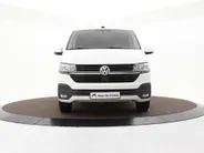 Volkswagen Bedrijfswagens Transporter 2.0 TDI 150pk DSG L1H1 28 · Apple/Android Car Play · Afneembare Trekhaak · Cruise Control · Airco · Navigatie · Parkeersensoren ·