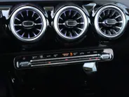 Mercedes-Benz A-Klasse 180 Star Edition Luxury Line l Keyless l Achteruitrij camera l Stoelverwarming l Memory