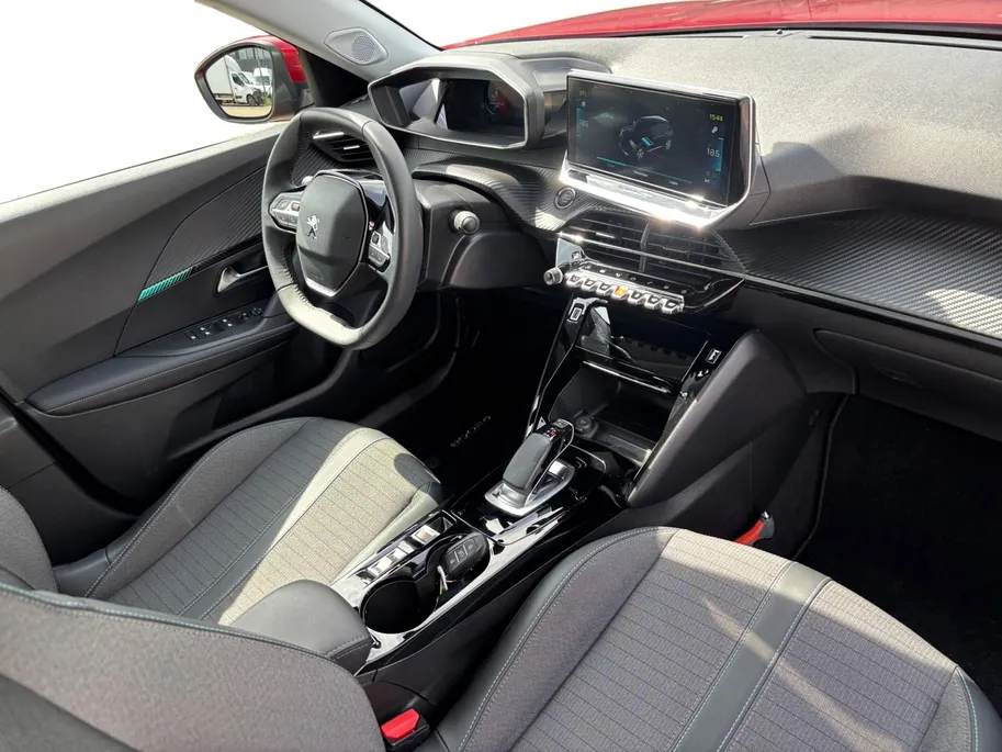 Peugeot e-2008 EV Allure Pack 50 kWh | Stoelverwarming | Cruise | Camera