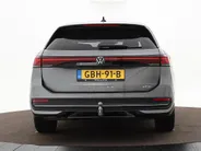 Volkswagen Passat Variant 1.5 eTSI 150pk DSG Elegance Business · Camera · Wegklapbare Trekhaak · Apple/Android Car Play · Dodehoeksensoren · P-Sensoren · 17'' Inch · Garantie t/m 18-06-2028 of 100.000