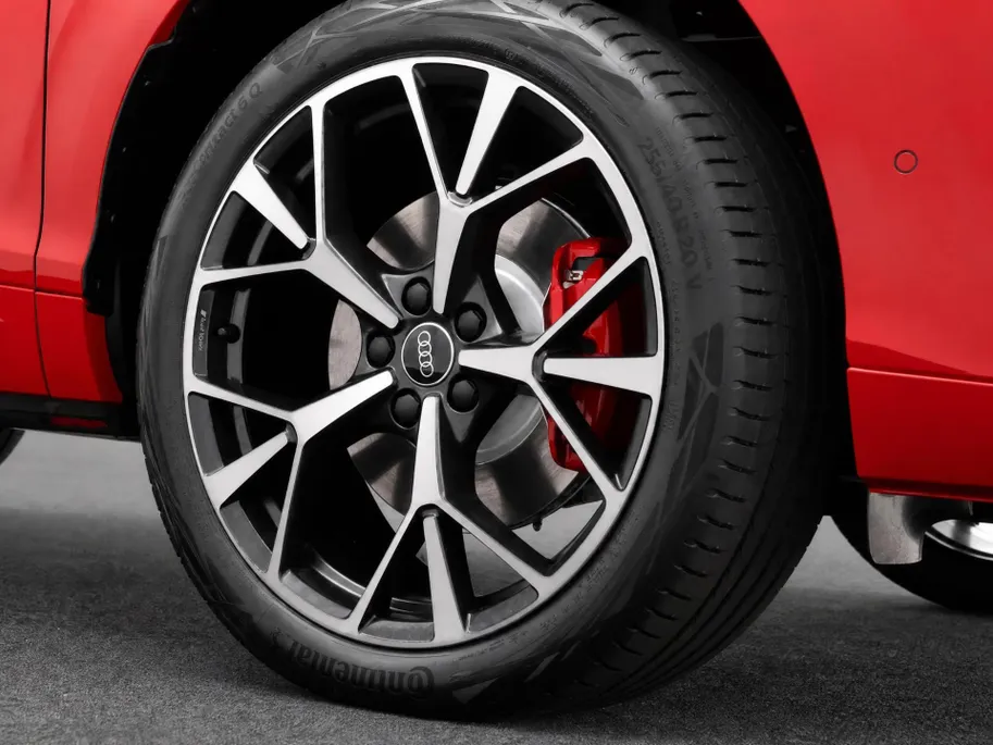 Audi Q3 Sportback 1.5 200kW e-hybrid S edition 272 PK · Tech pro · Glazen panoramadak · Sportstoelen alcantara met rode stiksels