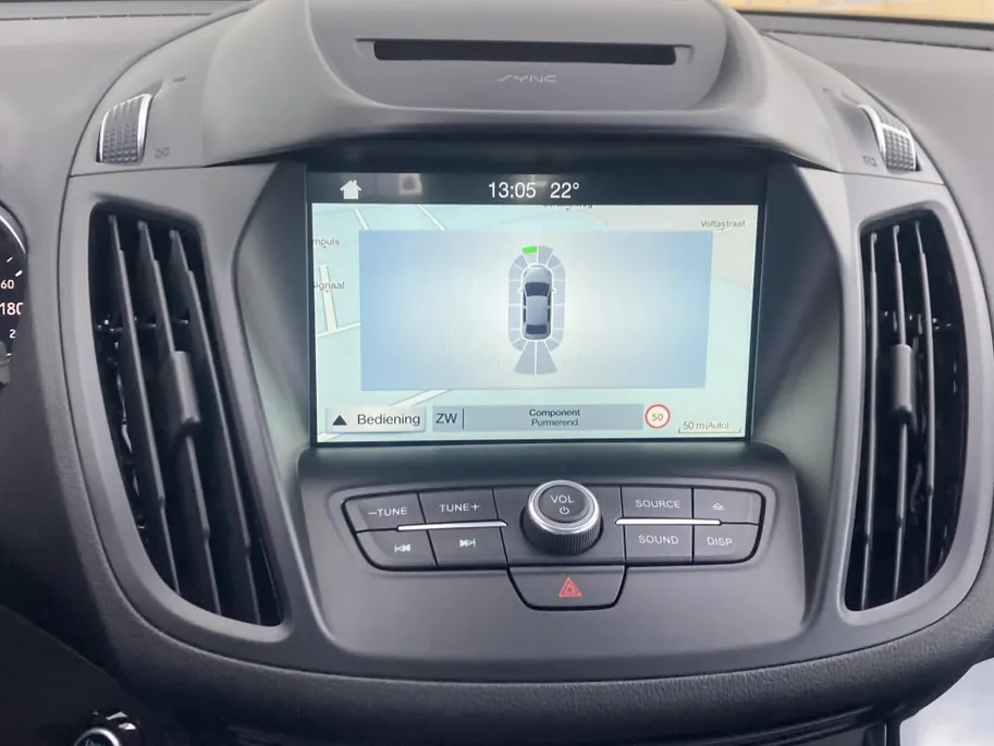 Ford Kuga 1.5 EcoBoost 150 pk ST Line afneembare - trekhaak - voorruitverwarming - groot navi