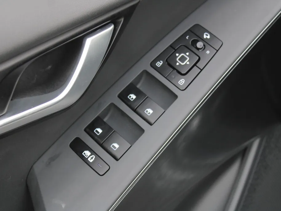 Kia Niro 1.6 GDi Hybrid DynamicPlusLine | Schuif-/kanteldak | Stuur-/stoelverwarming | Cruise adapt. | Camera | Clima | 16' LM | Navi |