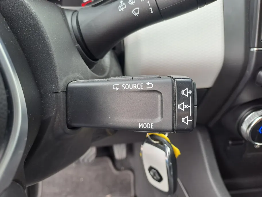 Renault Clio 1.6 E-Tech Full Hybrid 145 evolution AUTOMAAT | Navigatie | Sensoren | Airco | Cruise | Rijstrooksensor met correctie | DAB | Apple Carplay/Android Auto