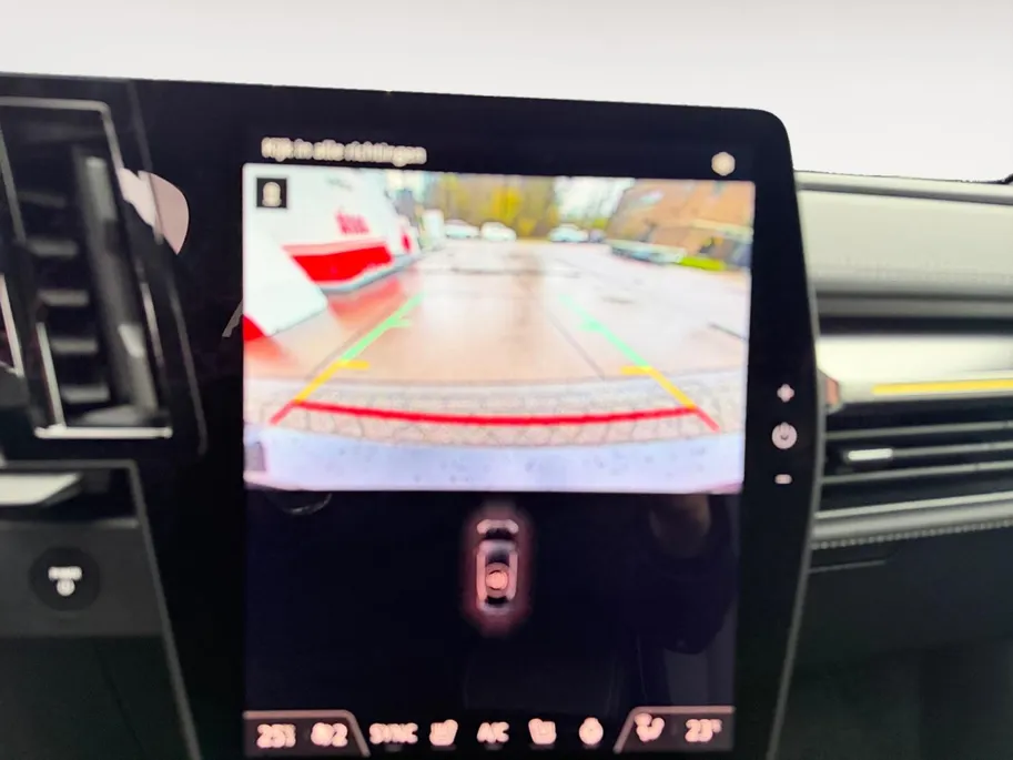 Mitsubishi Eclipse Cross Intense 87 kWh | 4000 EURO KORTING | SNEL RIJDEN | 633 WLTP | ACHTERUITRIJCAMERA |