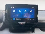 Toyota Yaris 1.5 Hybrid Dynamic | Nieuw | Apple Carplay/Android Auto | hill hold functie | airco (automatisch) | achteruitrijcamera | buitenspiegels verwarmbaar |