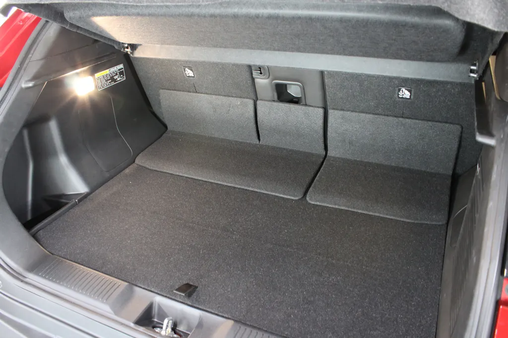 Suzuki e Vitara Style 61 kWh / Stoel + Stuurverwarming / 360° Camera / Navigatie /