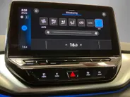 Volkswagen ID.4 Pro 128KW/174PK 77 kWh · SOH 95,6% · Camera · Warmtepomp · Apple/Android Car Play ·  Parkeer Sensoren · Fabrieksgarantie t/m 23-05-2027 of 100.000KM ·