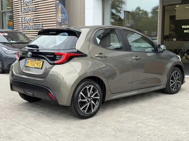 Toyota Yaris 1.5 Hybrid Dynamic | Keyless | Camera | Adapt. Cruise VERKOCHT
