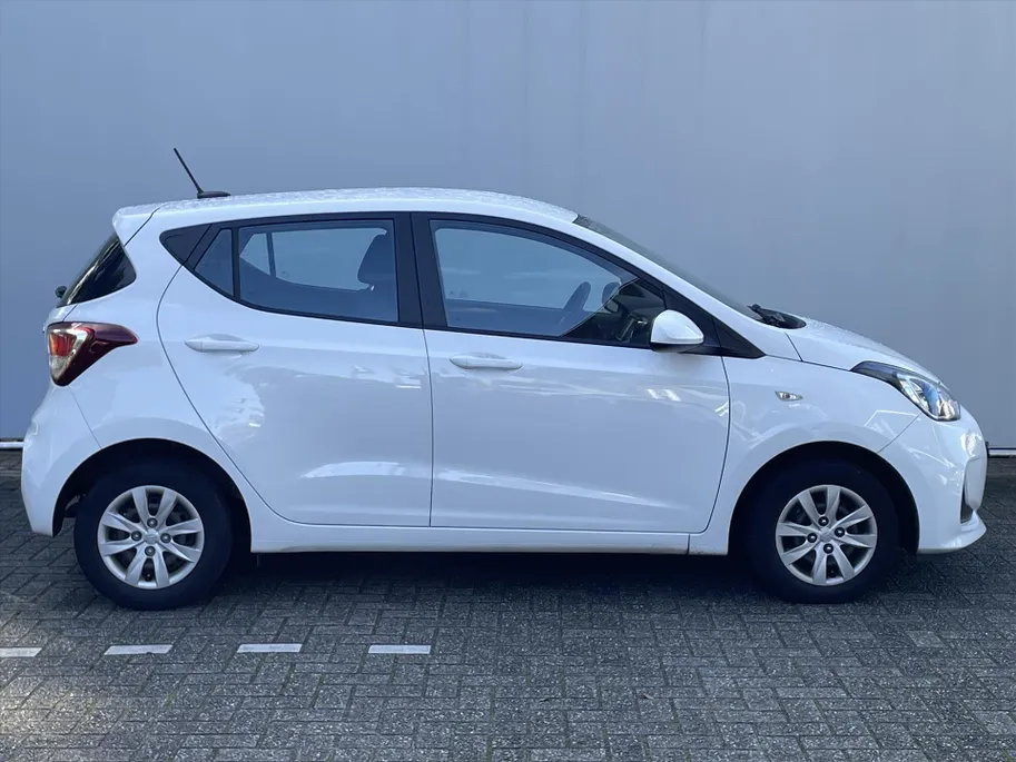 Hyundai i10 1.0i 66pk Comfort + / Cruise / Airco / Navi