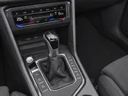 Volkswagen Tiguan 1.4TSIeHybrid 180kW/245PK Elegance DSG · Panoramadak · Trekhaak · 360°Camera + Parkeersensoren · Stoelverwarming · Apple/Android Car Play ·