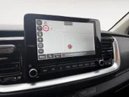 Kia Stonic 1.0 T-GDi MHEV DynamicPlusLine Dealer onderhouden | Automaat | Stuur + stoelverwarming | Climate control | Privacy glass |