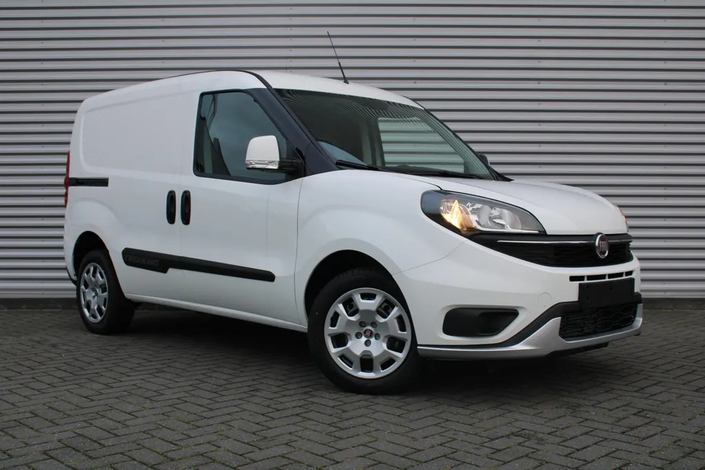 Fiat Doblò Cargo 1.6 MJ L1H1 S Trekking | Nieuw | Airco | Camera | Cruise | Navi | Apple Carplay/Android Auto | 3 zits |