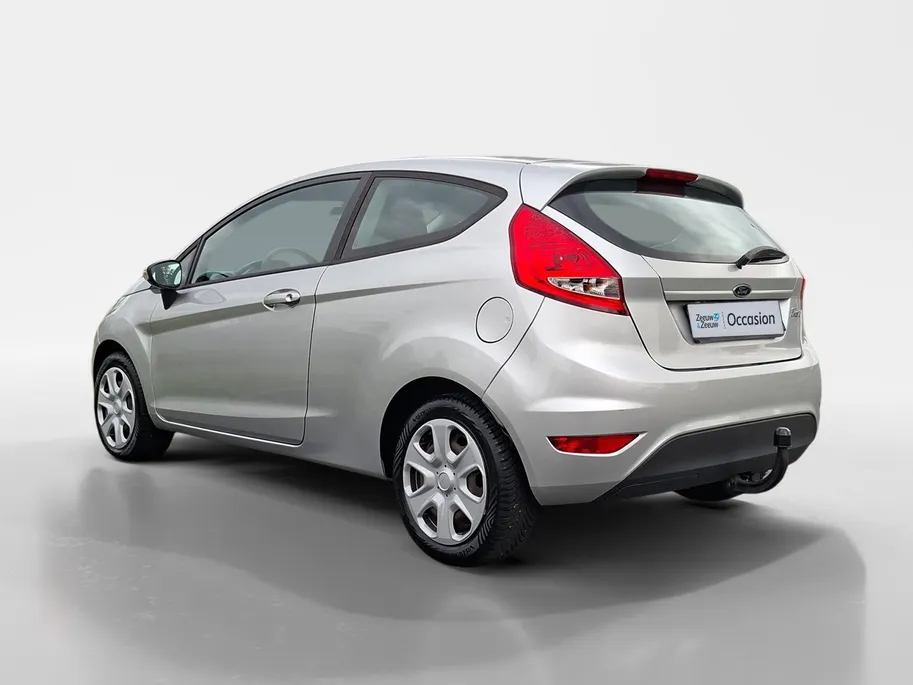 Ford Fiesta 1.25 Limited | Nieuwe Distributieriem bij aflevering | Trekhaak | All weather banden | Radio | Dealer onderhouden | Nieuwe APK | 12maanden BOVAG Garantie |