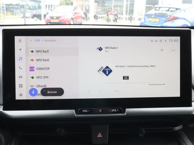 Toyota C-HR 2.0 PHEV 220 First Edition | Trekhaak | Stuur en stoelverwarming VERKOCHT