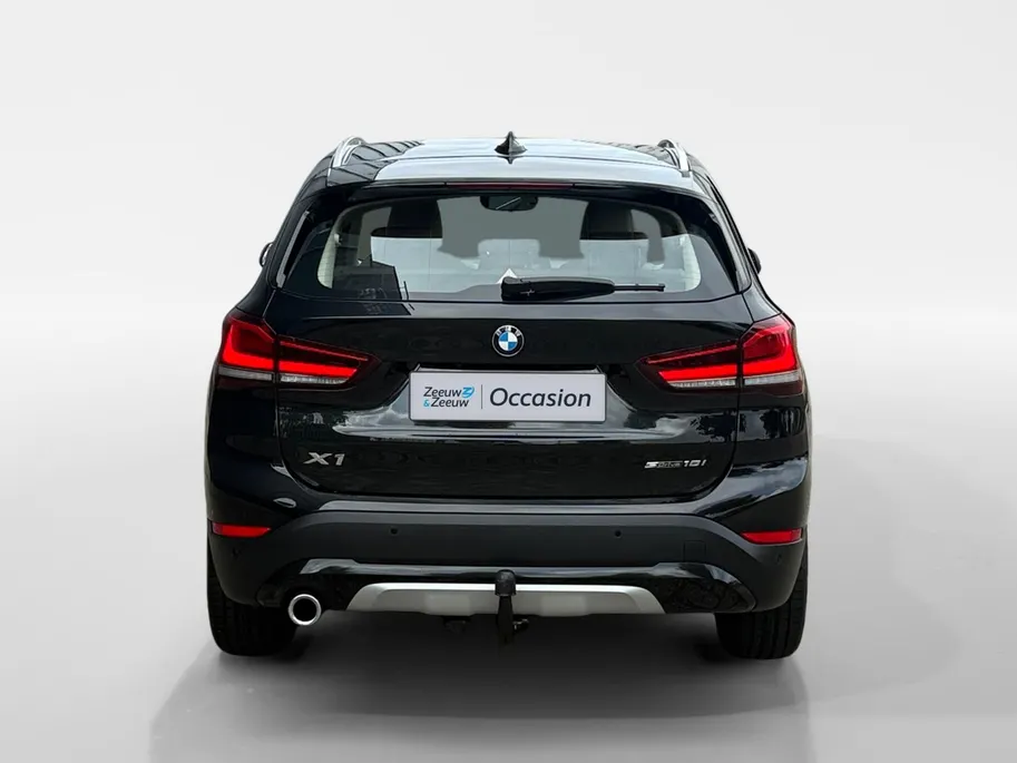 BMW X1 sDrive18i Business Edition Plus | Trekhaak | Leder | Navi | Stoelverwarming | Head-Up Display | Ambient Lighting | NL AUTO | Cruise Control | Climate Control | 12 maanden Bovag garantie |