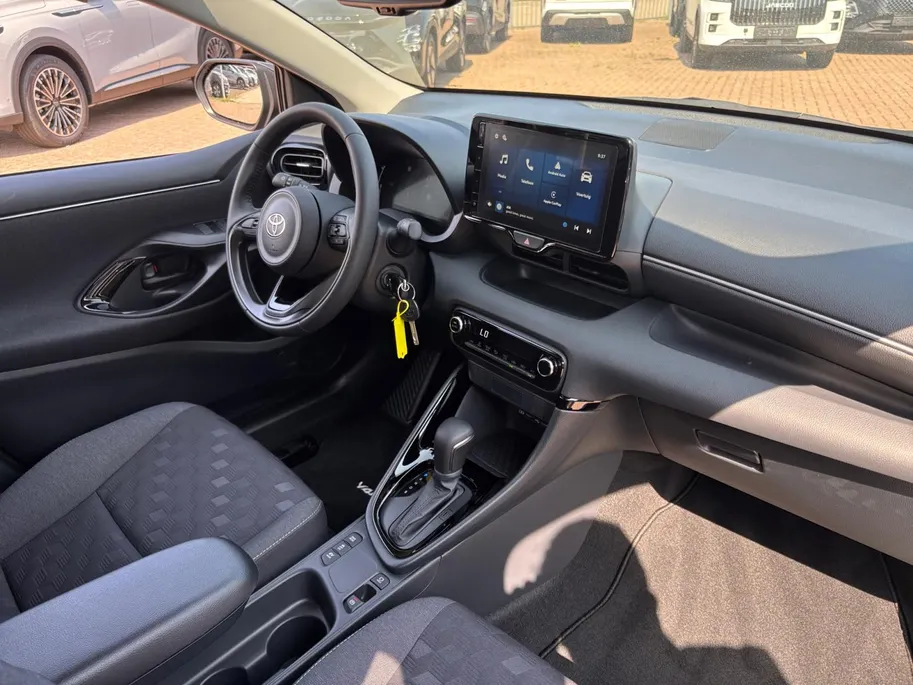 Toyota Yaris 1.5 Hybrid 115 Comfort *NIEUW*Automaat*Navi via Carplay*Camera*Climate Control*Adapt. Cruise Control*LM.Velgen*NIEUWE AUTO!