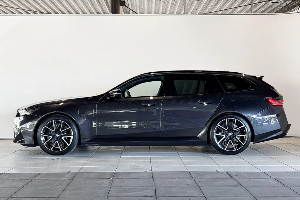 BMW M5 Touring M Drive Professional