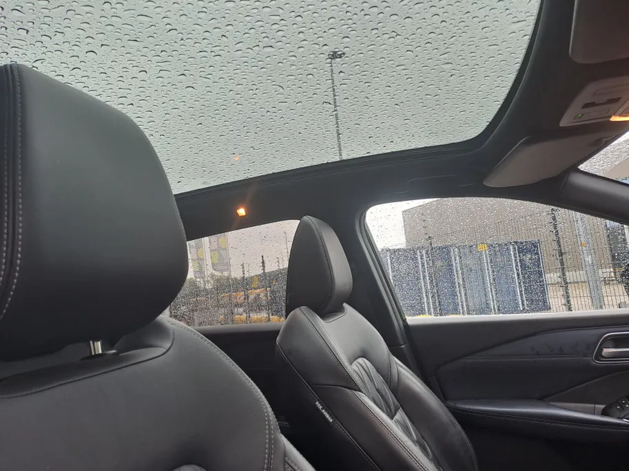 Nissan QASHQAI 1.3 MHEV Xtronic Tekna Plus | Panorama Dak | Dodehoekdetectie | Automaat | Trekhaak | Navigatie | 360 Camera | Head-up display | stuur verwarmd | Voorstoelen verwarmd | Leer | BOSE | Verwarmde voorruit