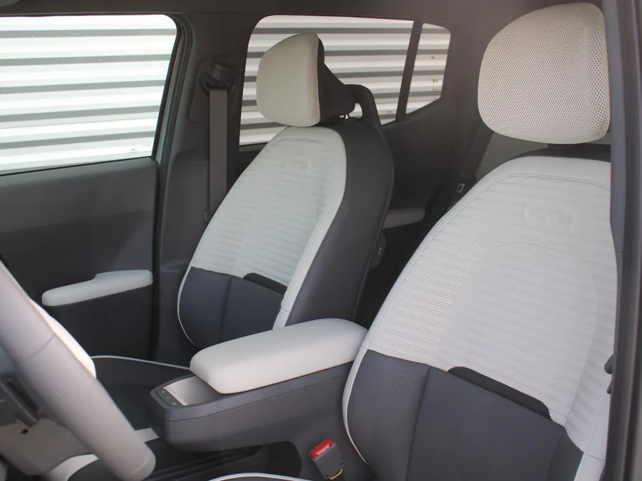 Kia EV2 GT-Line 61 kWh | Stuur-/stoelverwarming + ventilatie | 360 Camera | Schuifdak | Geheugenstoel | 19' LM | Dodehoek detectie | Telefoonlader |