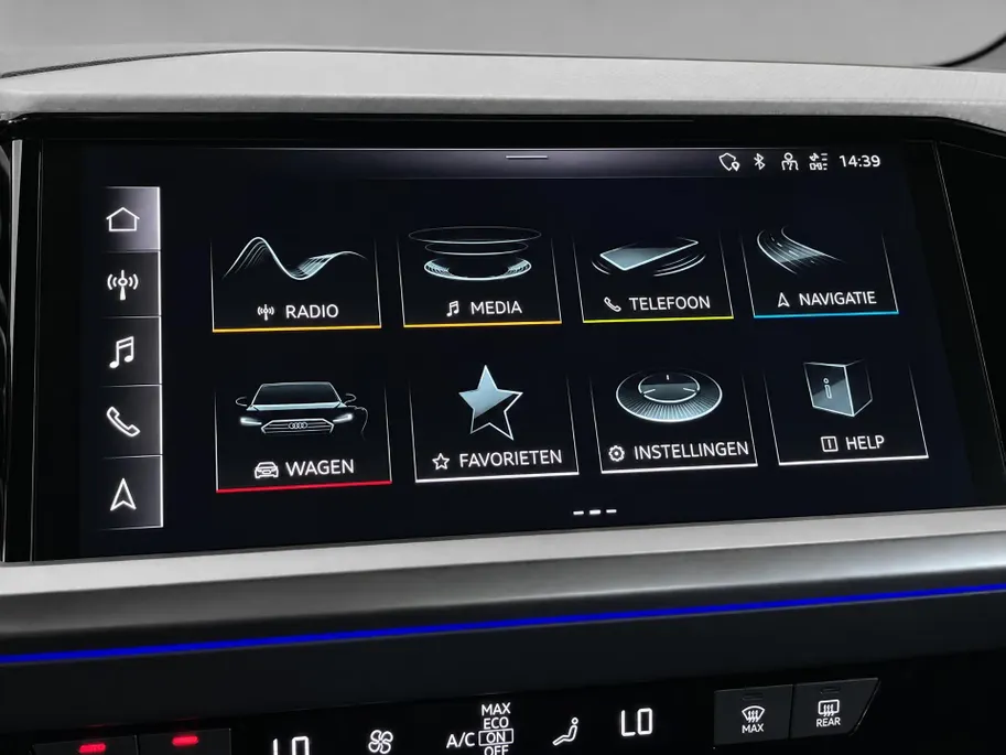 Audi Q4 e-tron 40 82 kWh 150kW/204PK · Leder · Stoelverwarming · Parkeersensoren · Garantie t/m 30-03-2026 of 90000km.