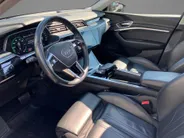 Audi e-tron Sportback 55 quattro S Line 95 kWh 300kW/408PK · Panoramadak · Trekhaak · Camera · Leder · Stoelverwarming · Drive select ·  Garantie t/m 18-10-2027 of 100000km.