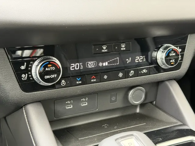 Mitsubishi Outlander 2.4 PHEV Black Edition | NIEUW | Leder | Panoramdak | App Connect | Keyless | Head-Up