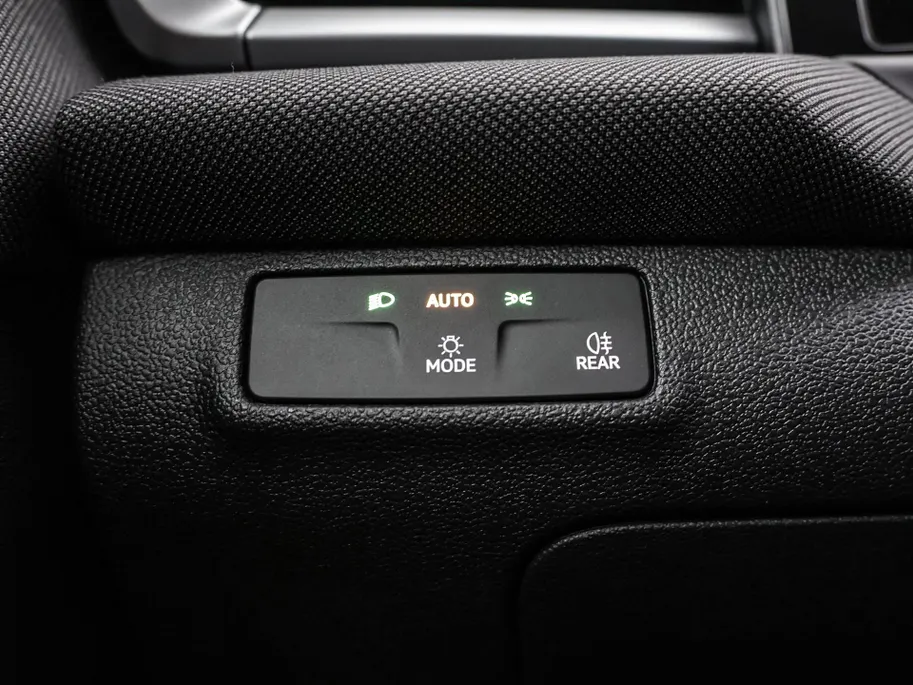 Volkswagen T-Roc Life First Edition 1.5 eTSI 116 PK 7 versn. DSG · Comfort pakket · Achteruitrijcamera ·