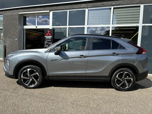Mitsubishi Eclipse Cross 2.4i PHEV Intense+ | Trekhaak | Navigatie