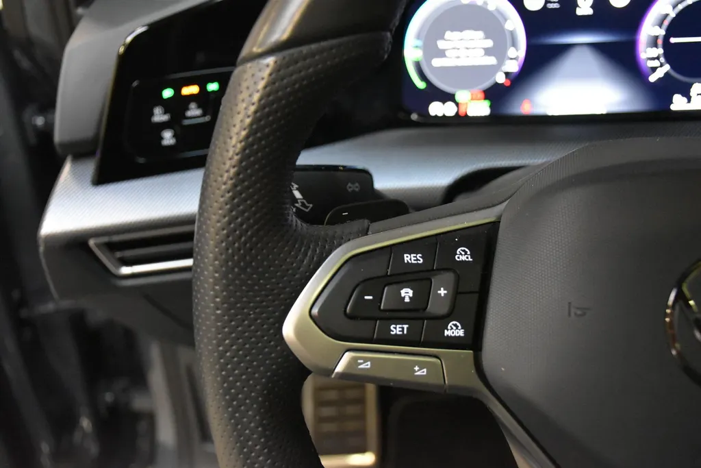 Volkswagen Golf 1.5 eHybrid GTE | Panoramadak | 360° Camera | Navigatie