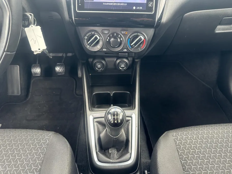 Suzuki Swift 1.2 Select Smart Hybrid | SPORT UITLAAT | SIDE SKIRTS | SPOILER | 17' VELG |