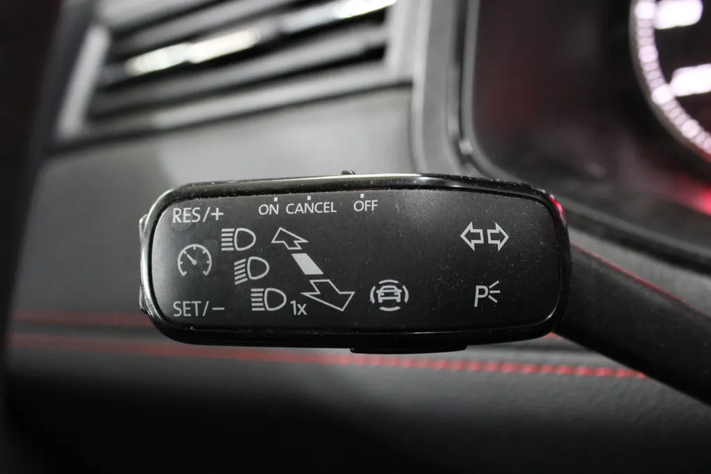 SEAT Ibiza 1.0 TSI FR Business Intense / Camera / Trekhaak afneembaar / Navi. / Full led / Apple Carplay /