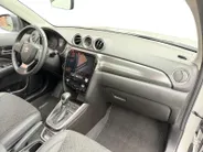 Suzuki Vitara 1.5 Hybrid Style 116PK AUTOMAAT | Parkeer sensoren| Metallic lak| 4 seizoen banden| Camera| Schuif en kanteldak| Navigatie| Stoel verwarming| Adaptieve cruise control
