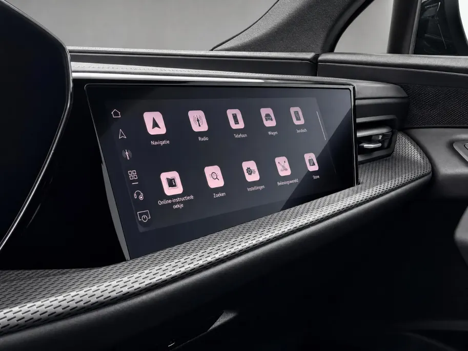 Audi Q5 2.0TFSIe-hybrid 220kW/299PK quattro S Line · Panoramadak · Trekhaak · 360°Camera + Parkeersensoren · Leder · Garantie t/m 17-05-2030 of 120000km.