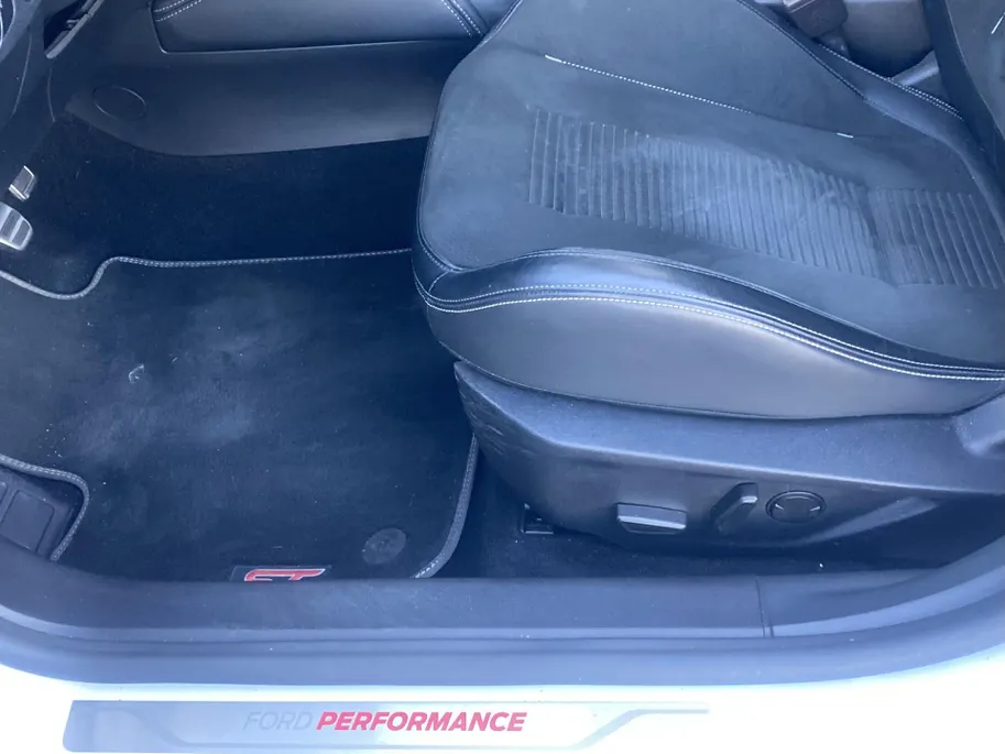 Ford Focus 2.3 EcoBoost ST-3 Performance 280 pk Performance Pack - Recaro Sportstoelen - Panoramadak - Adaptieve LED verlichting Trekhaak