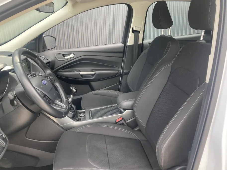 Ford Kuga 1.5 EcoBoost 120 pk Trend Ultimate Groot Navi - Trekhaak - Voorruitverwarming
