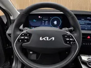 Kia EV6 Light Edition 58 kWh Dealer onderhouden | Stoel + stuurverwarming | Climate control | ACC | 800V laden | Ontzettend ruim |