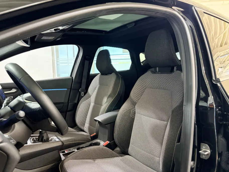Renault Captur 90PK TCe Techno | Schuif/Kantel Dak | Navi | Camera | Digital Cockpit | Parkeersensoren | Climate Control | Cruise Control | Full LED | Lichtmetalen Velgen |