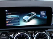 Mercedes-Benz A-Klasse 250 e Star Edition AMG Line Plus l Trekhaak l Panoramadak l Memory