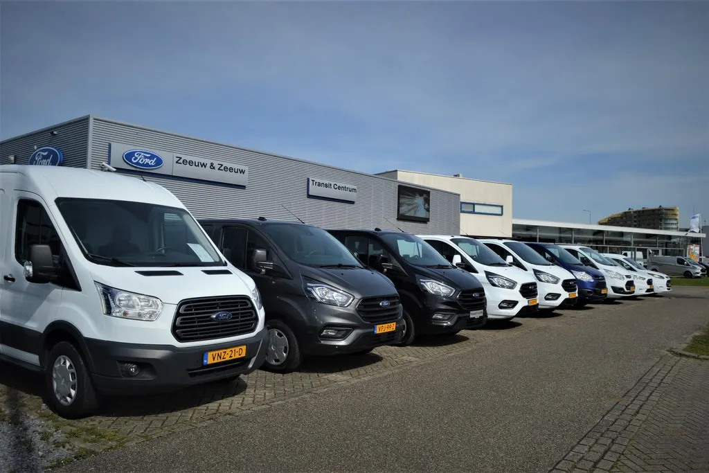 Ford Galaxy 2.5i HEV | Dealer onderhouden | Automaat | Pano dak | BLIS | 7 persoons | Lederen bekleding | Winter pack | Parkeersensoren voor en achter | Achteruitrijcamera | Cruise control | Apple carplay & Android auto | Privacy glas | Bovag garantie |