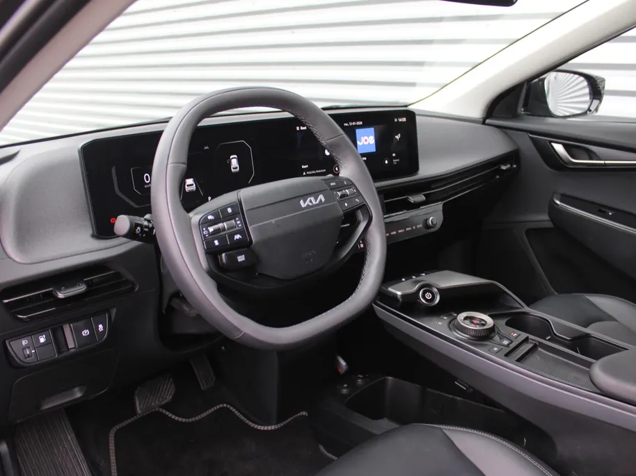 Kia EV6 Light Edition 63 kWh | Stuur-/stoelverwarming | Camera | 19' LM | LED | Adap. Cruise | Clima | Draadloze telefoonlader | 17% bijtelling |