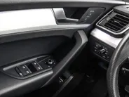 Audi Q5 50 TFSIe 299pk S-tronic S edition · Camera · Wegklapbare Trekhaak · Apple/Android Car Play · Navigatie · 20'' Inch ·