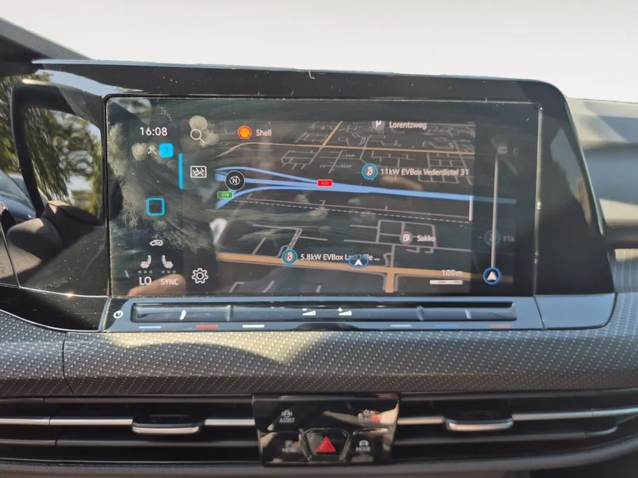 Volkswagen Golf 1.5 eTSI R-Line Business | Cruise Control | Climate Control | Digitaal Dashboard | Navigatie | Sportstoelen | Stoelverwarming | Stuurverwarming |