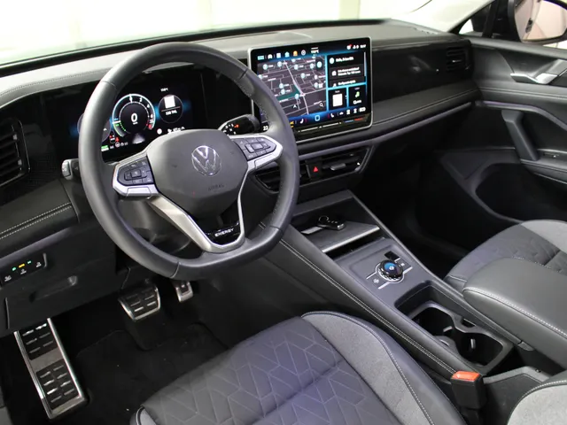 Volkswagen Tiguan 1.5 eHybrid Life Energy Navigatie | Trekhaak | 18' Velgen | 360 Camera | Stoelverwarming
