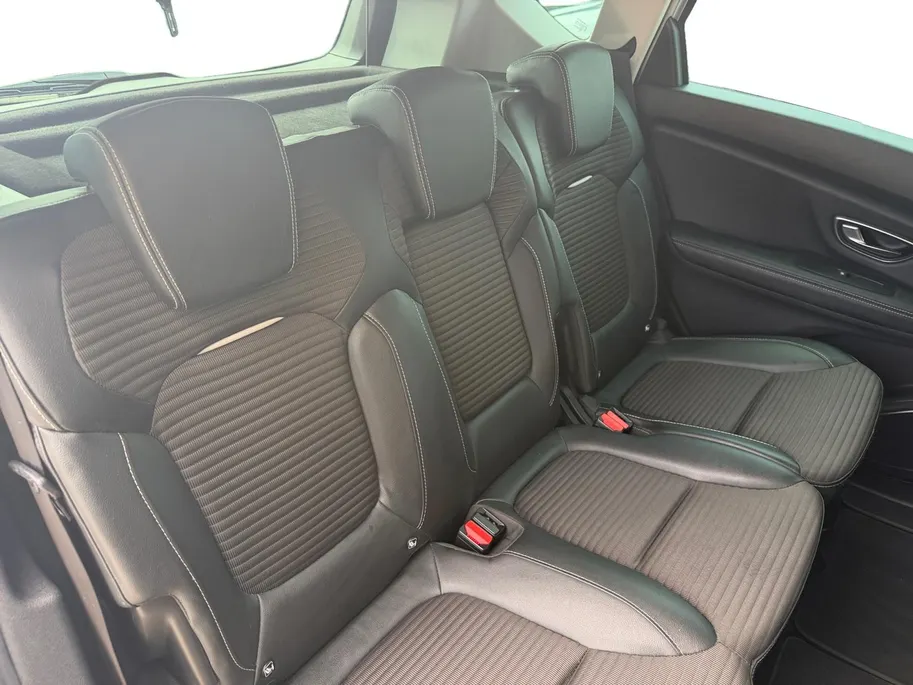 Renault Scénic 1.3 TCe Intens | Trekhaak | Camera | Bluetooth | Navigatie | Parkeersensoren | Dodehoek Detectie | Cruise & Climate Control | 12 Maanden BOVAG Garantie