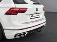 Volkswagen Tiguan 1.5 TSI 150pk DSG R-Line · Panoramadak · Camera · Trekhaak · Harman Kardon Sound  · Apple/Android Car Play · Keyless · Matrix LED · Stuur- & Stoelverwarming ·