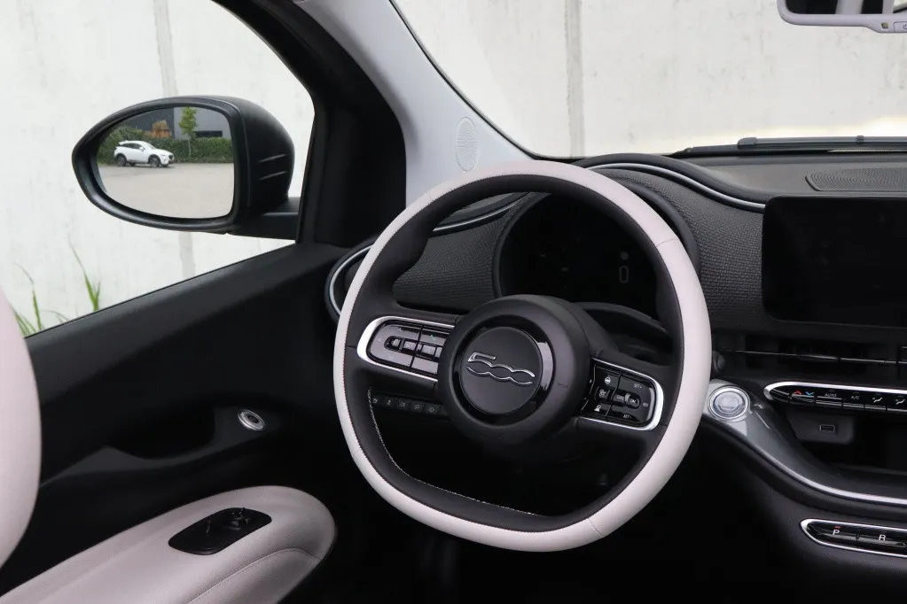 Fiat 500C La Prima 42 kWh | 'Matt Grijs' | Technology | Winter | Camera | 17'